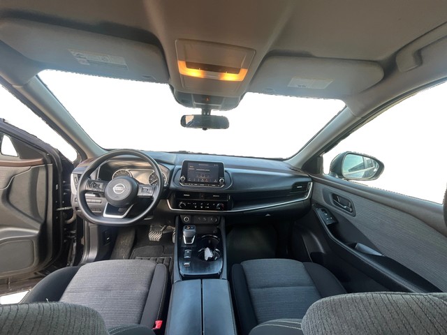 Nissan Rogue Vehicle Full-screen Gallery Image 15