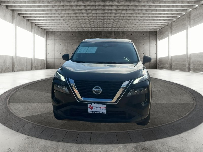 Nissan Rogue Vehicle Full-screen Gallery Image 3