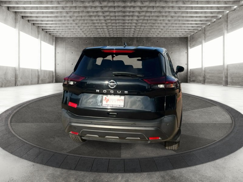 Nissan Rogue Vehicle Full-screen Gallery Image 6
