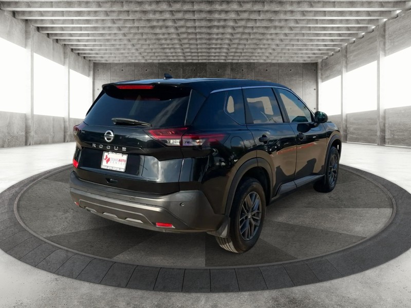 Nissan Rogue Vehicle Full-screen Gallery Image 7