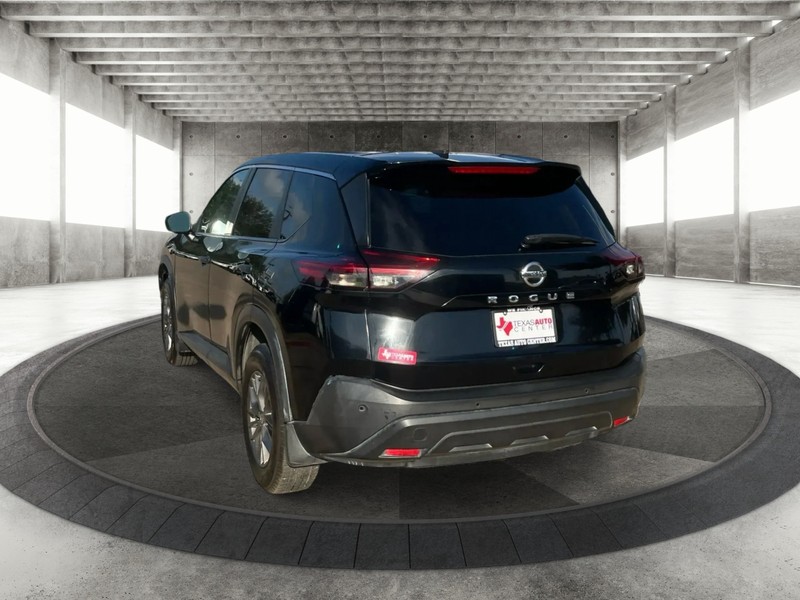 Nissan Rogue Vehicle Full-screen Gallery Image 8