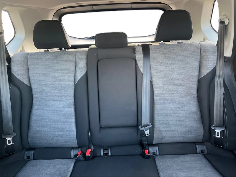 Nissan Rogue Vehicle Full-screen Gallery Image 13