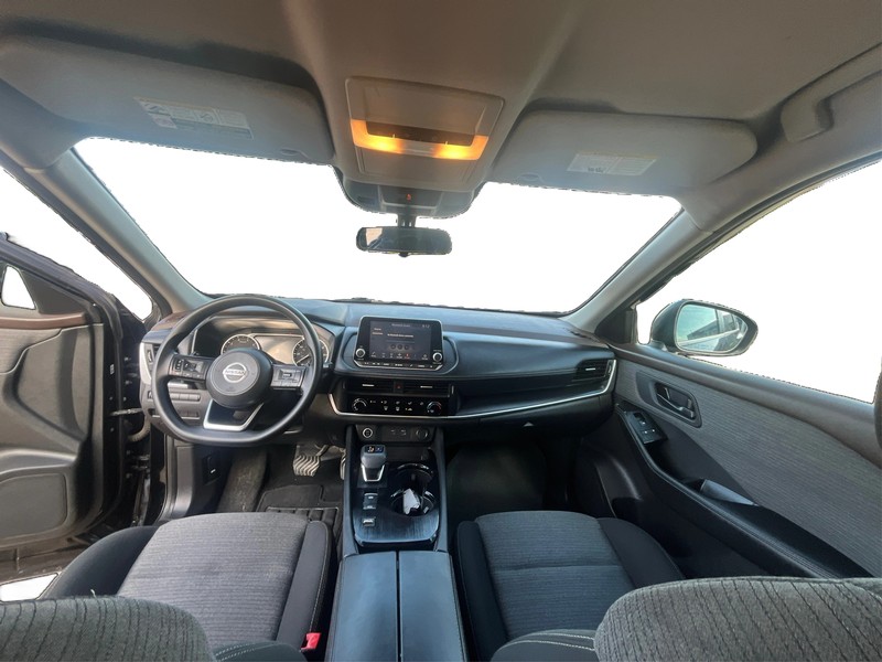 Nissan Rogue Vehicle Full-screen Gallery Image 16