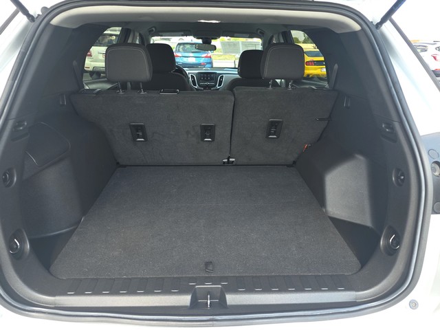 Chevrolet Equinox Vehicle Full-screen Gallery Image 11
