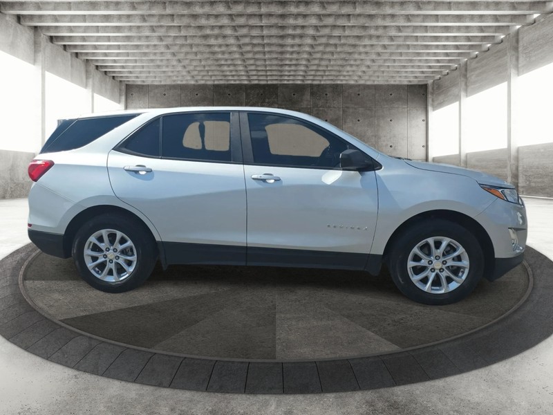 Chevrolet Equinox Vehicle Full-screen Gallery Image 4
