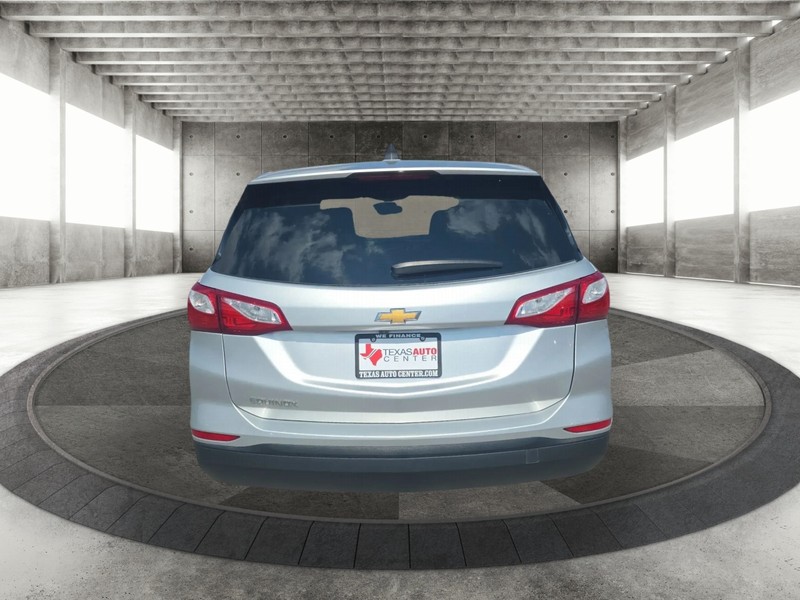Chevrolet Equinox Vehicle Full-screen Gallery Image 6