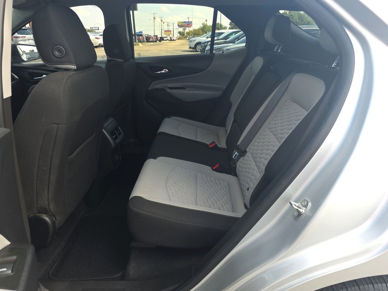 Chevrolet Equinox Vehicle Full-screen Gallery Image 10