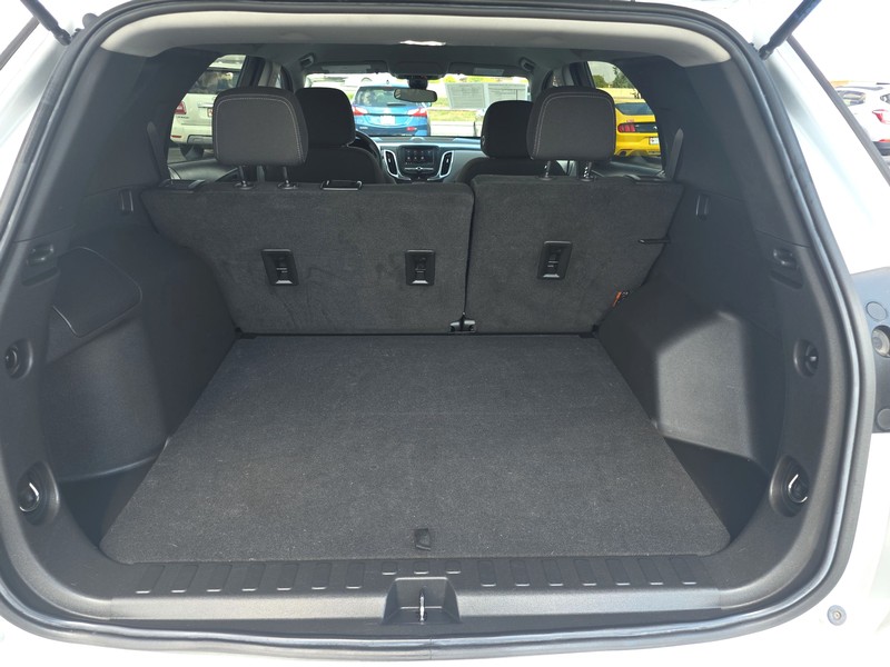 Chevrolet Equinox Vehicle Full-screen Gallery Image 11