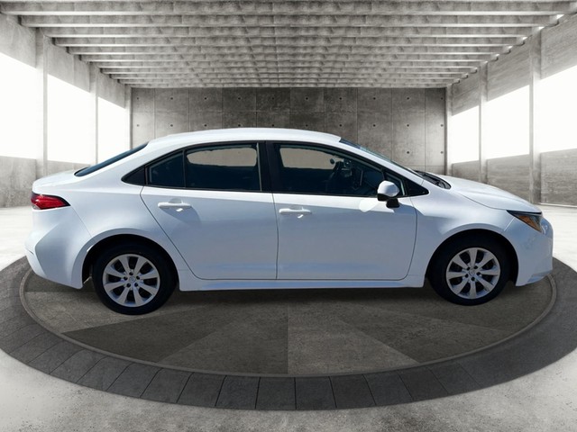 Toyota Corolla Vehicle Full-screen Gallery Image 04