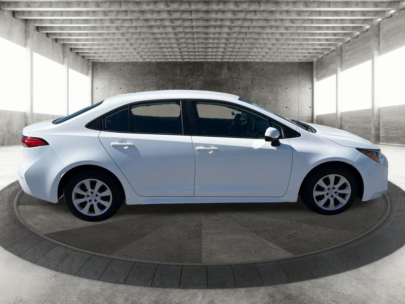 Toyota Corolla Vehicle Full-screen Gallery Image 4