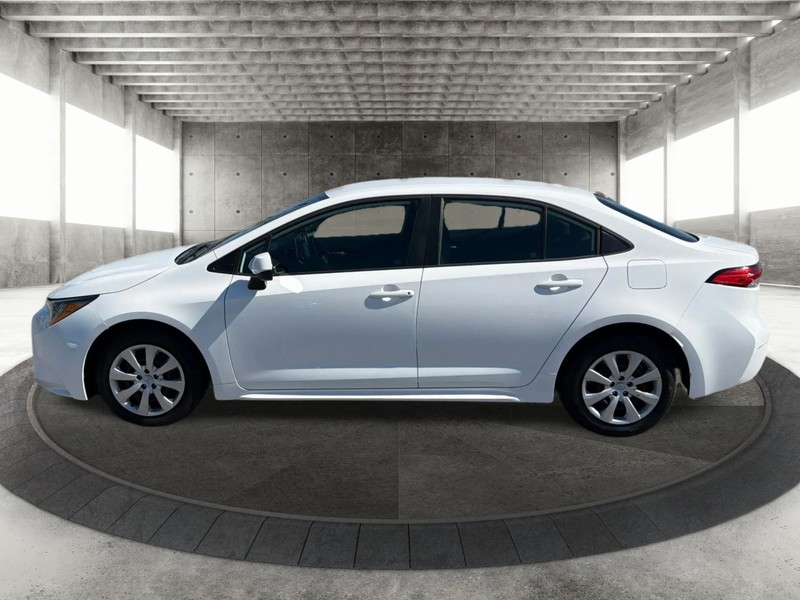 Toyota Corolla Vehicle Full-screen Gallery Image 5