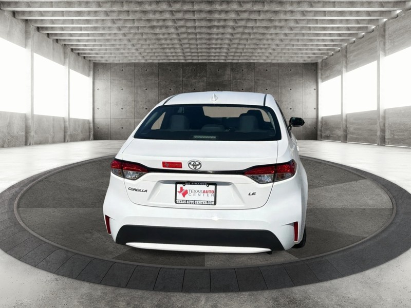 Toyota Corolla Vehicle Full-screen Gallery Image 6