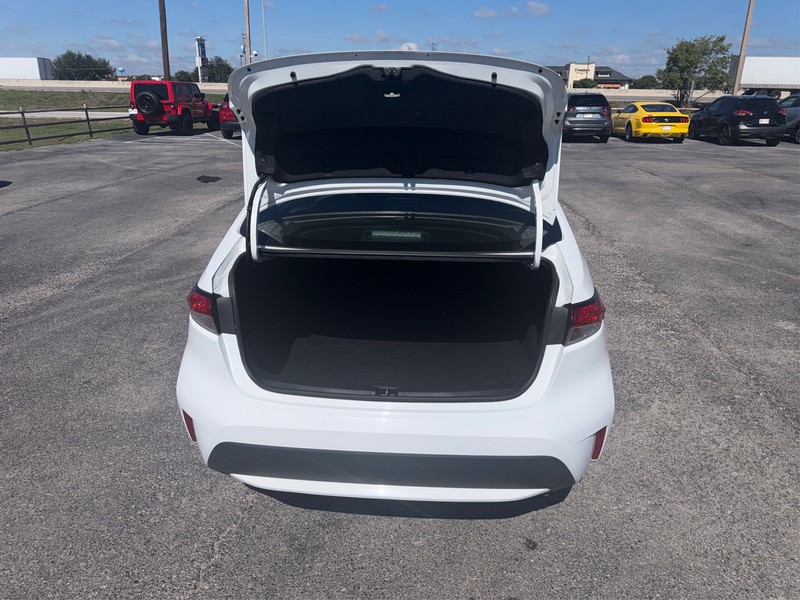 Toyota Corolla Vehicle Full-screen Gallery Image 11