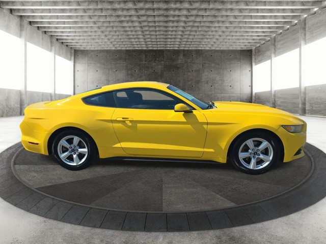Ford Mustang Vehicle Full-screen Gallery Image 04