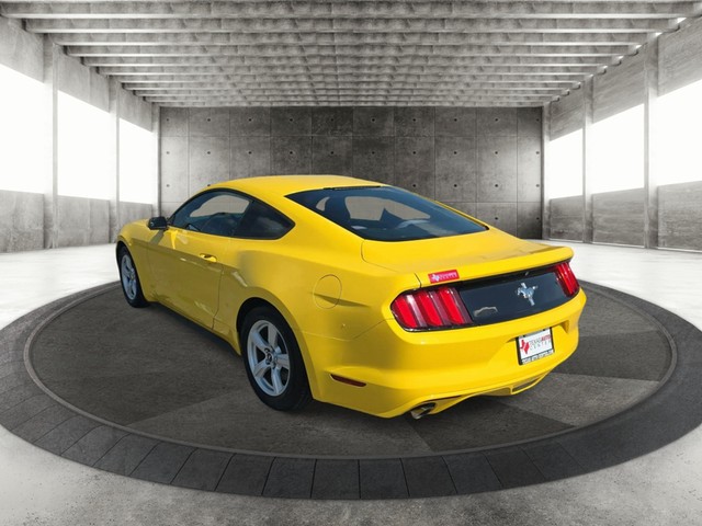 Ford Mustang Vehicle Full-screen Gallery Image 08