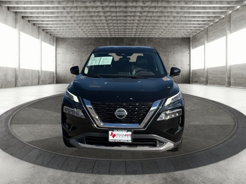Nissan Rogue Vehicle Full-screen Gallery Image 3