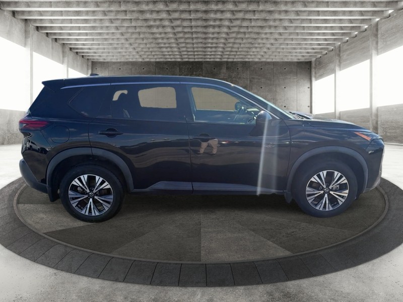 Nissan Rogue Vehicle Full-screen Gallery Image 4