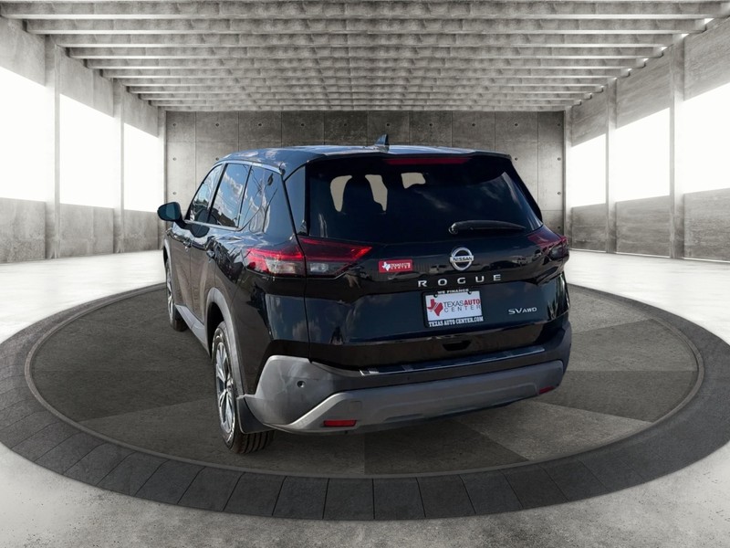 Nissan Rogue Vehicle Full-screen Gallery Image 8