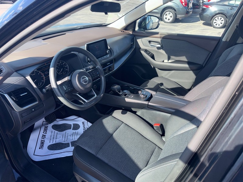 Nissan Rogue Vehicle Full-screen Gallery Image 9