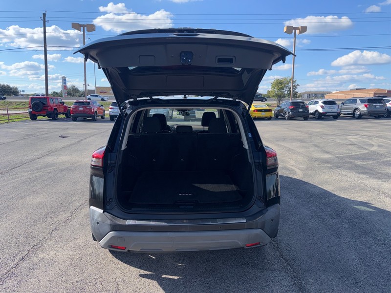 Nissan Rogue Vehicle Full-screen Gallery Image 11