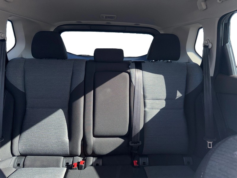 Nissan Rogue Vehicle Full-screen Gallery Image 13
