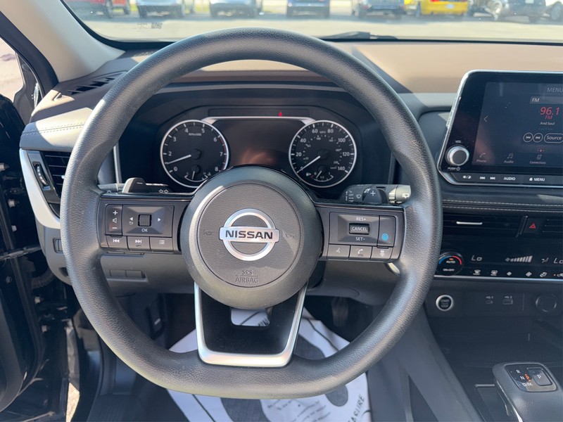 Nissan Rogue Vehicle Full-screen Gallery Image 14