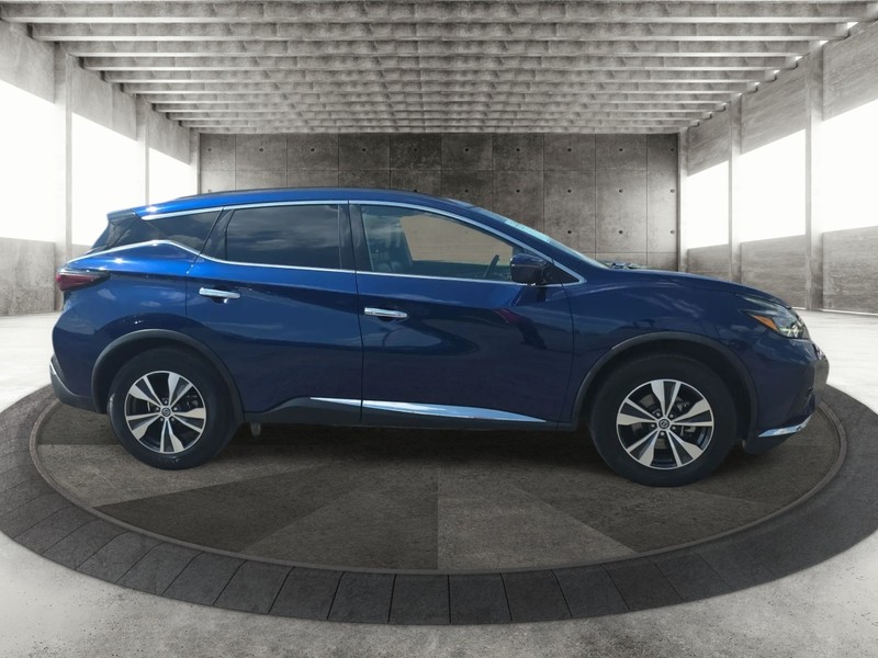Nissan Murano Vehicle Full-screen Gallery Image 4