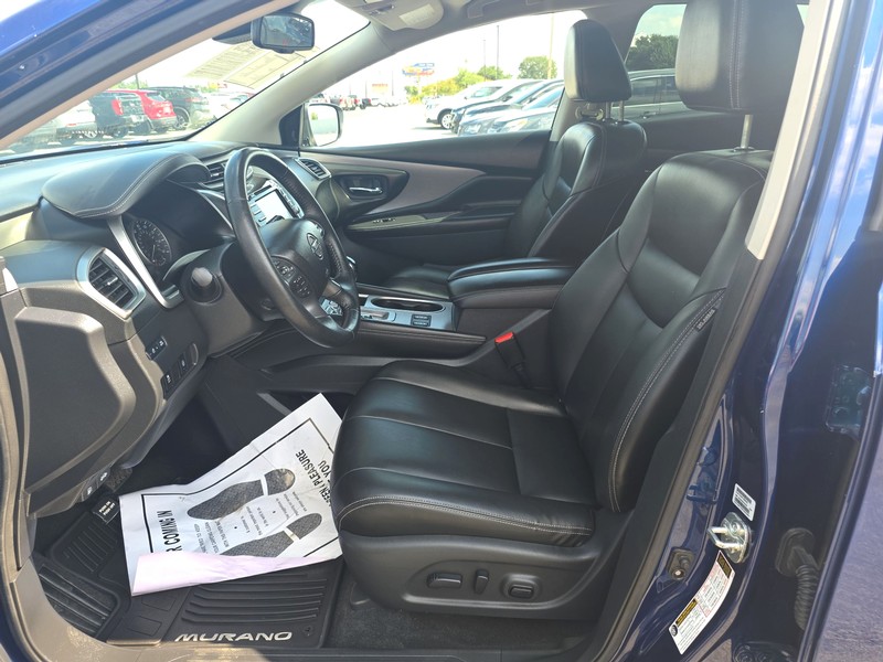 Nissan Murano Vehicle Full-screen Gallery Image 9