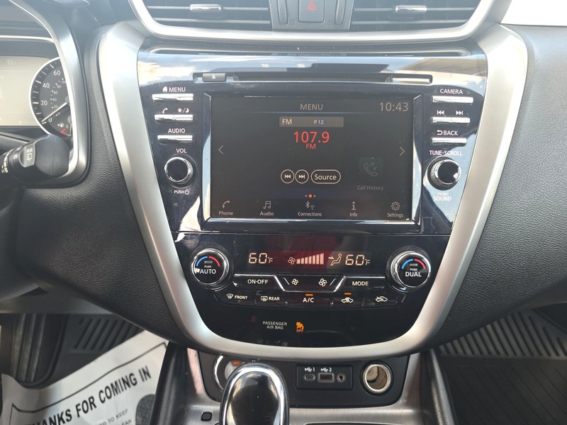 Nissan Murano Vehicle Full-screen Gallery Image 12