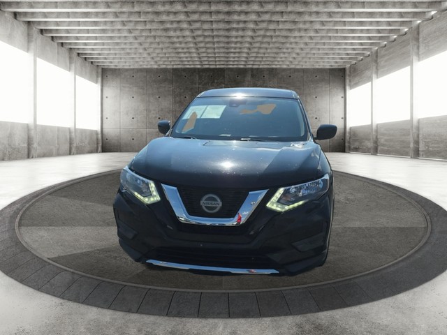 Nissan Rogue Vehicle Full-screen Gallery Image 03