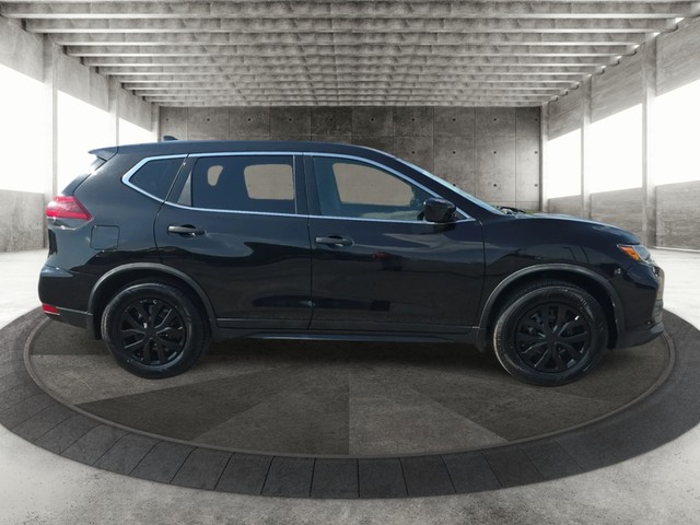 Nissan Rogue Vehicle Full-screen Gallery Image 04