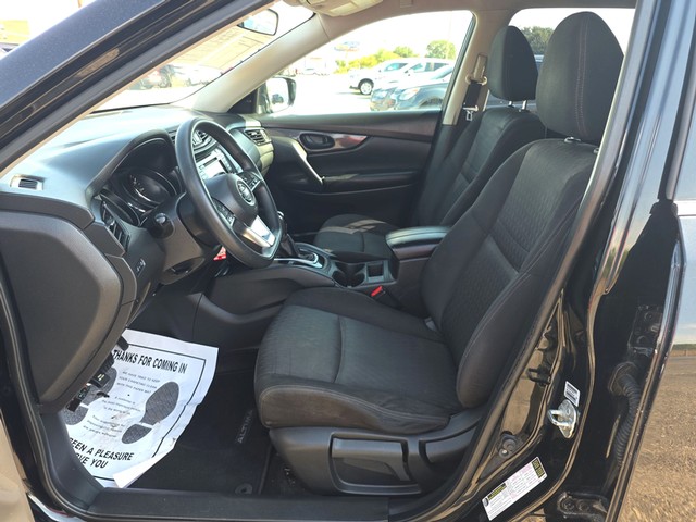 Nissan Rogue Vehicle Full-screen Gallery Image 09