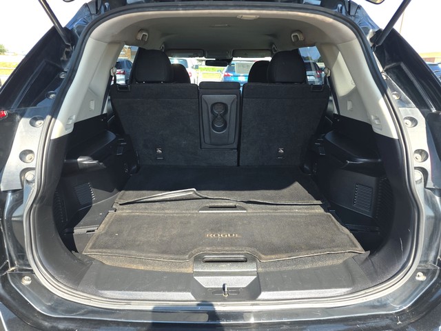 Nissan Rogue Vehicle Full-screen Gallery Image 11