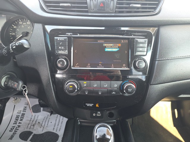 Nissan Rogue Vehicle Full-screen Gallery Image 12