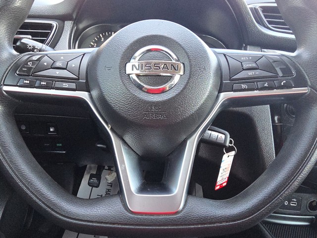 Nissan Rogue Vehicle Full-screen Gallery Image 14