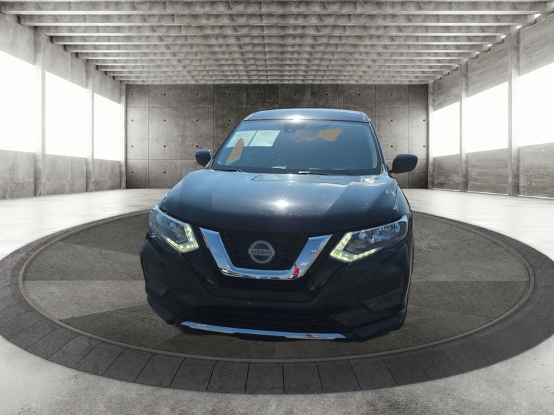 Nissan Rogue Vehicle Full-screen Gallery Image 3