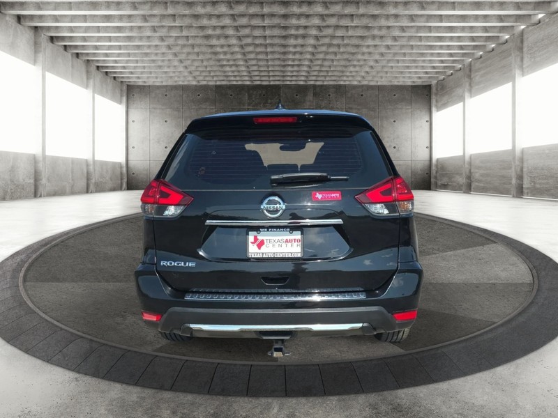 Nissan Rogue Vehicle Full-screen Gallery Image 6