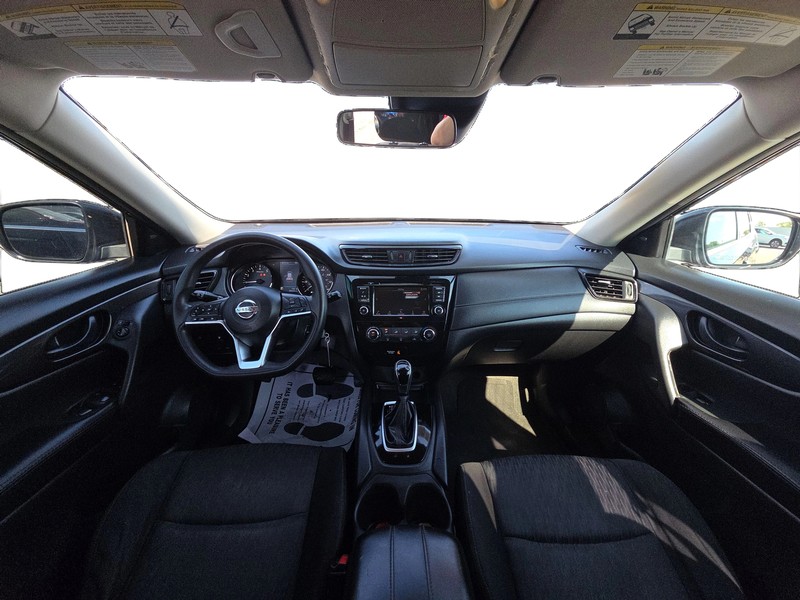 Nissan Rogue Vehicle Full-screen Gallery Image 15