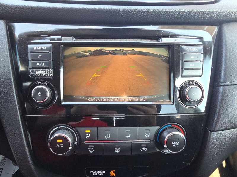 Nissan Rogue Vehicle Full-screen Gallery Image 17