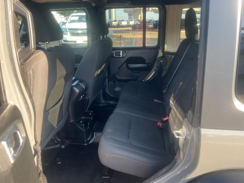 Jeep Wrangler Unlimited Vehicle Full-screen Gallery Image 10