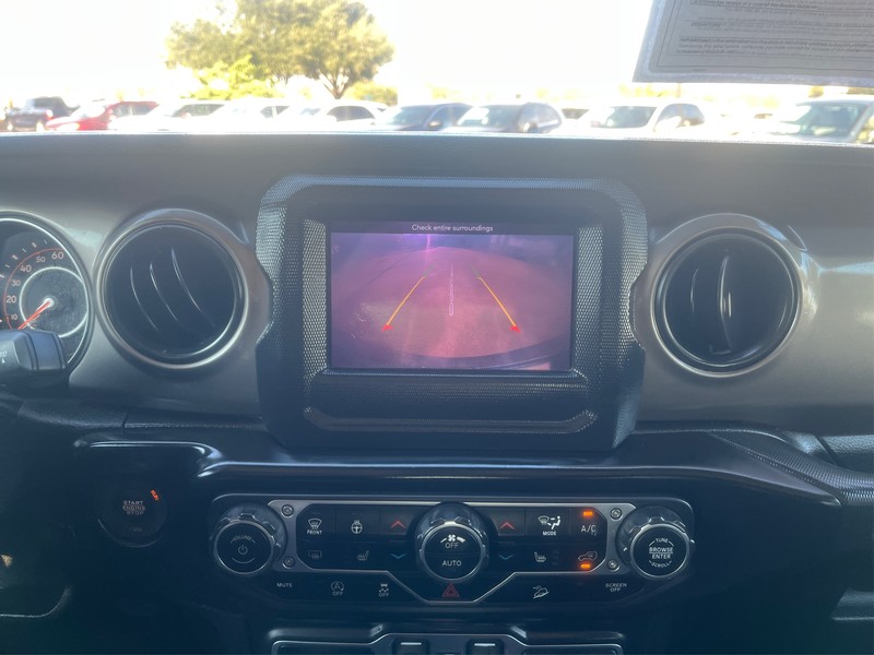 Jeep Wrangler Unlimited Vehicle Full-screen Gallery Image 17