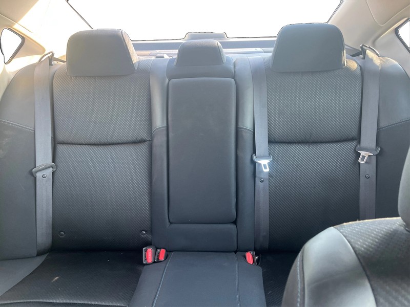 Nissan Altima Vehicle Full-screen Gallery Image 13