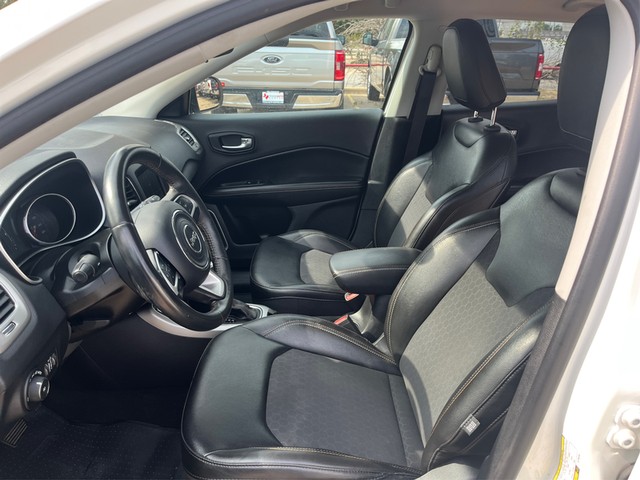 Jeep Compass Vehicle Full-screen Gallery Image 09