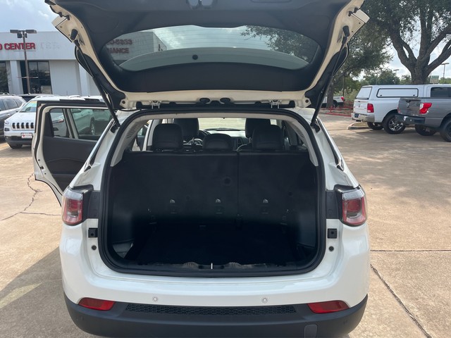 Jeep Compass Vehicle Full-screen Gallery Image 11