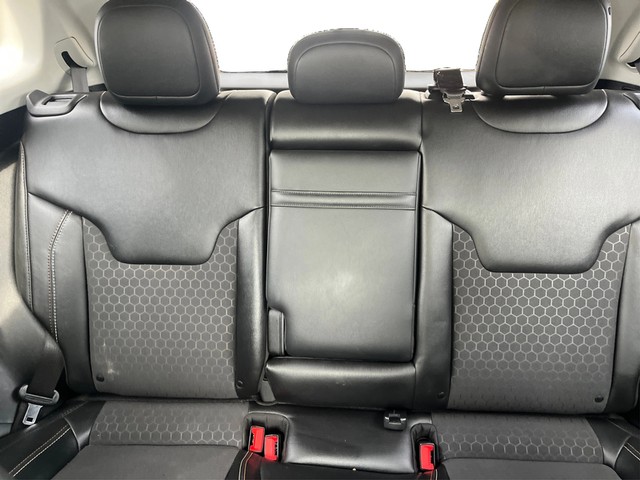 Jeep Compass Vehicle Full-screen Gallery Image 13