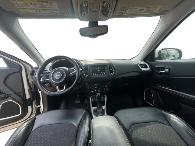 Jeep Compass Vehicle Full-screen Gallery Image 16