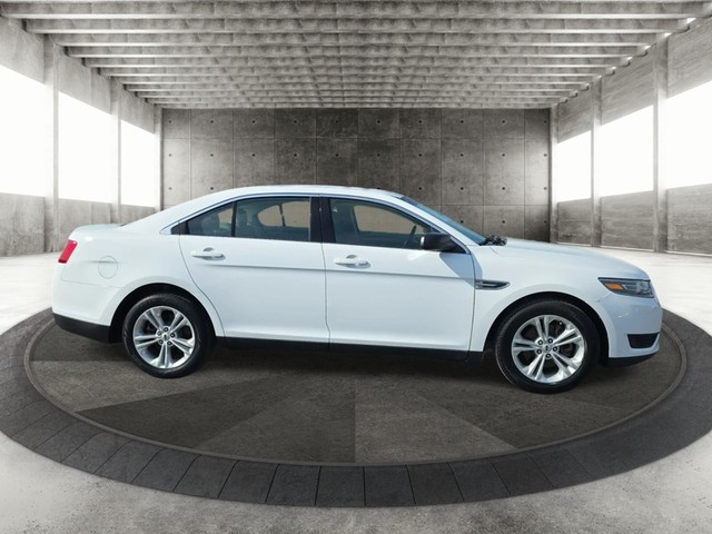 Ford Taurus Vehicle Full-screen Gallery Image 04