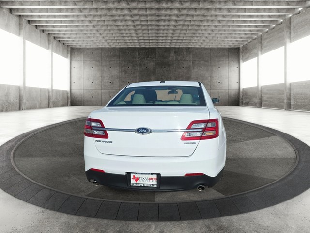 Ford Taurus Vehicle Full-screen Gallery Image 06