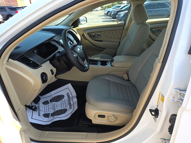 Ford Taurus Vehicle Full-screen Gallery Image 09