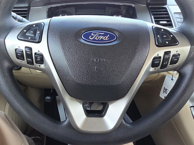 Ford Taurus Vehicle Full-screen Gallery Image 13